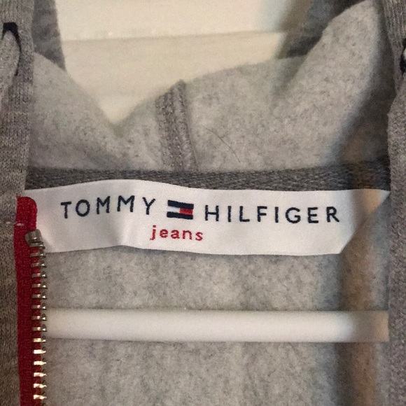 Woman’s Tommy Hilfiger Zip Up Sleeveless Hoodie - Picture 6 of 12